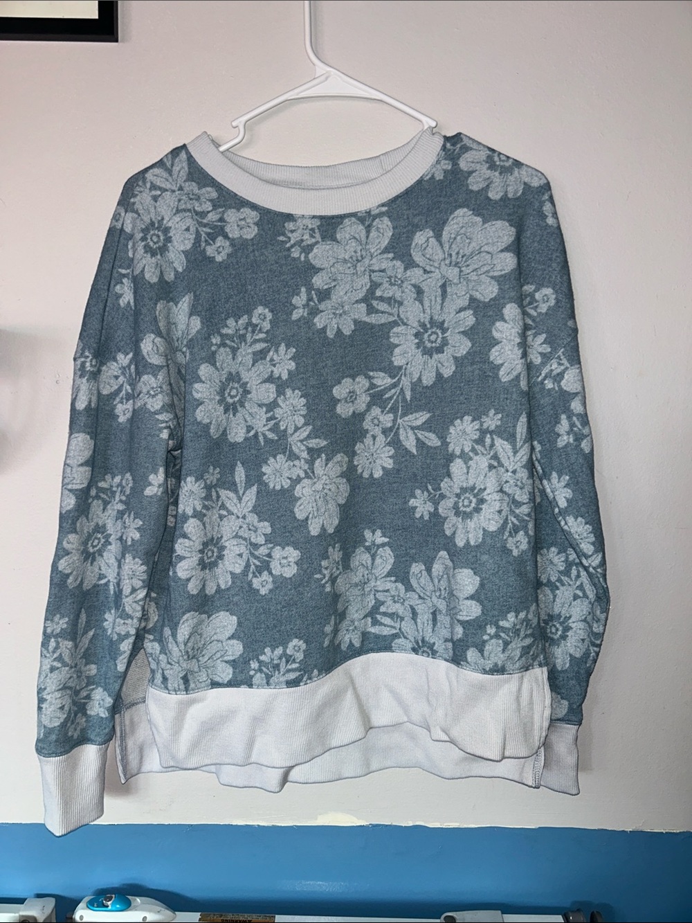 Time and Tru Blue Floral Crewneck Sweatshirt with White Trim